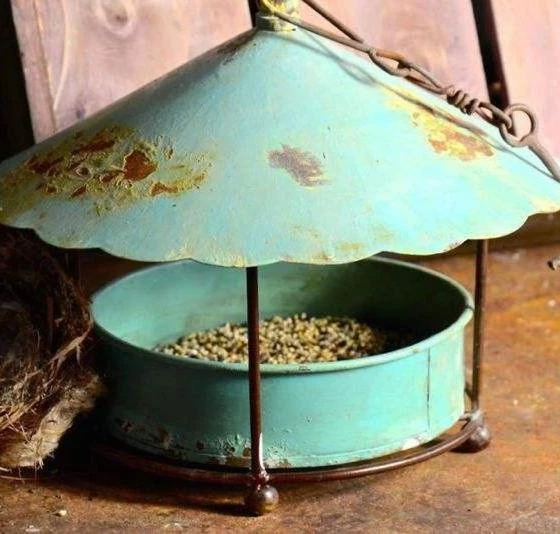 Birdie Buffet Rustic Hanging Feeder 1 Birdie Buffet Rustic Hanging Feeder